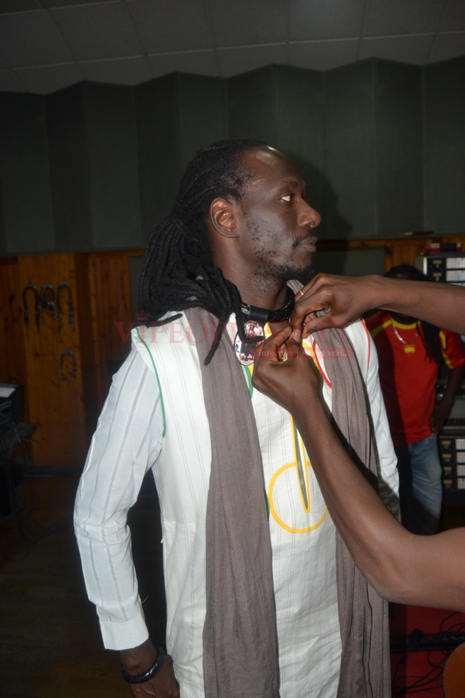 Dans les coulisses de votre émission magique sur la 2STV tous les samedi avec un Baye fall de la musique Dans les coulisses de votre émission magique sur la 2STV tous les samedi avec un Baye fall de la musique