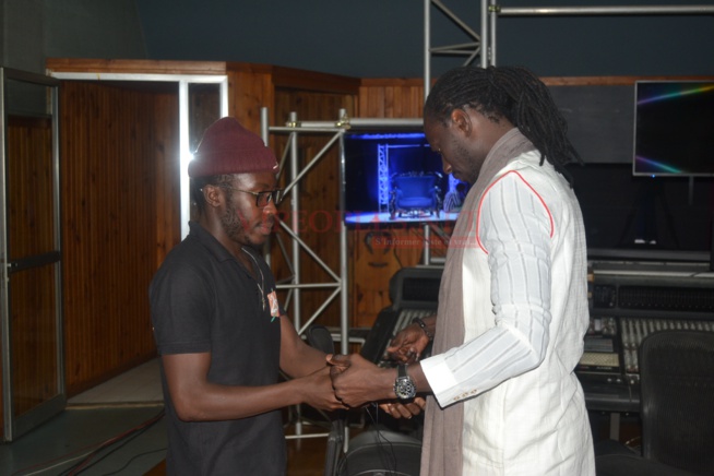 Dans les coulisses de votre émission magique sur la 2STV tous les samedi avec un Baye fall de la musique Dans les coulisses de votre émission magique sur la 2STV tous les samedi avec un Baye fall de la musique