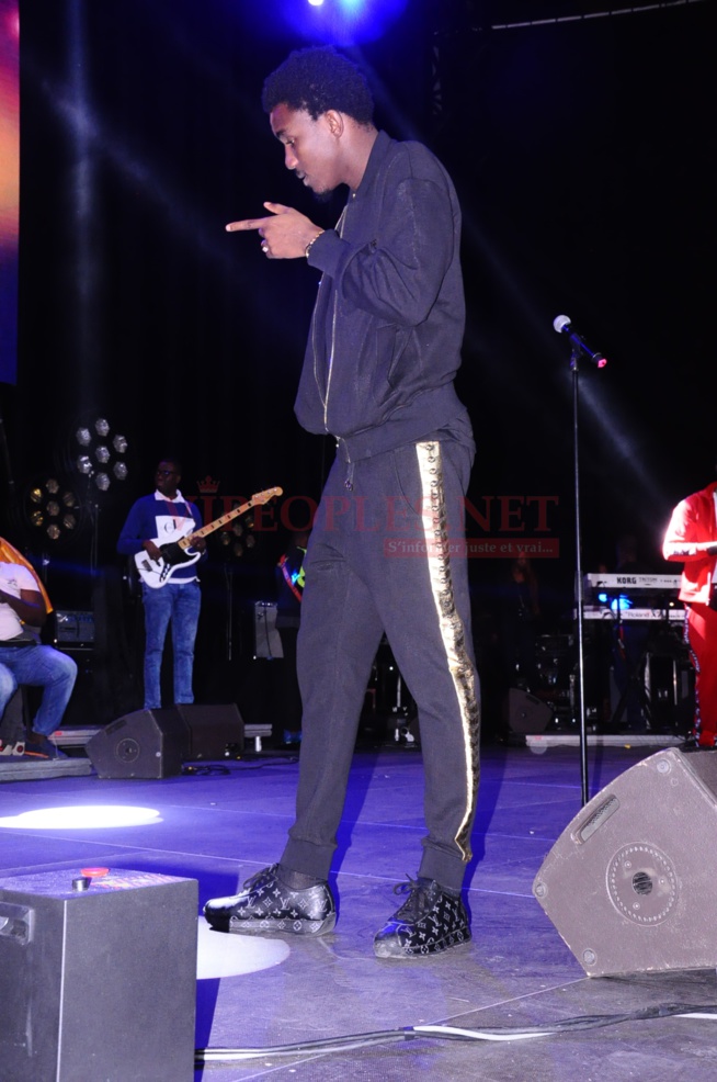 DOMES DE PARIS: Les premiéres images du Sound Check de Waly Seck avant le concert.