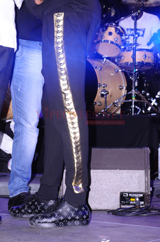 DOMES DE PARIS: Les premiéres images du Sound Check de Waly Seck avant le concert.