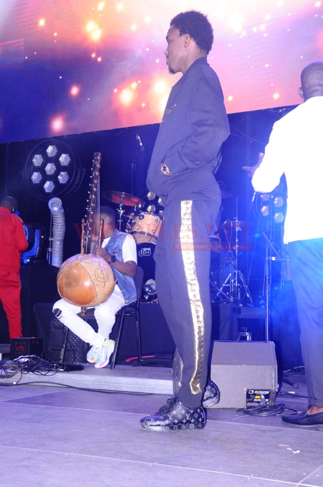 DOMES DE PARIS: Les premiéres images du Sound Check de Waly Seck avant le concert.
