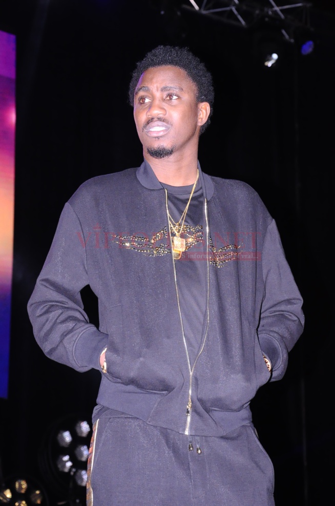 DOMES DE PARIS: Les premiéres images du Sound Check de Waly Seck avant le concert.