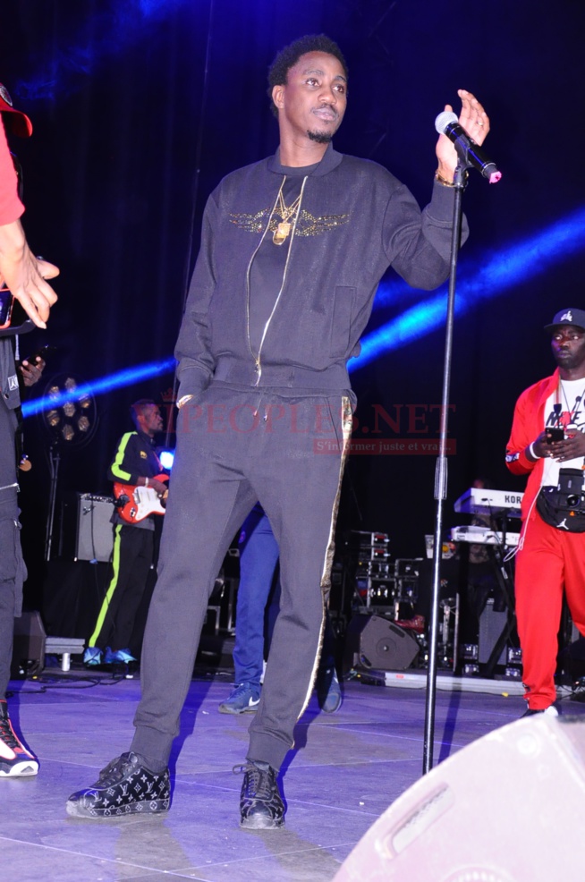 DOMES DE PARIS: Les premiéres images du Sound Check de Waly Seck avant le concert.