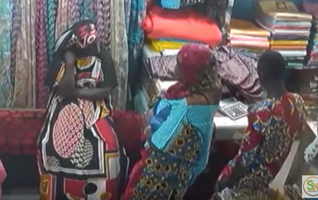 Vidéo de la honte. Deux femmes filmées en flagrant délit de vol Vidéo de la honte. Deux femmes filmées en flagrant délit de vol