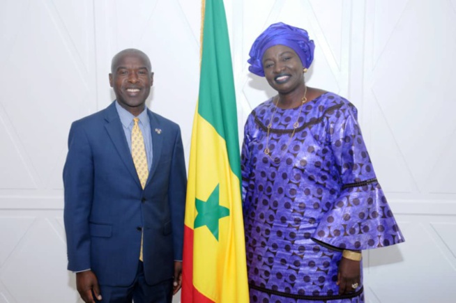 L’ambassadeur des Etats Unis rend visite au Conseil Économique, Social et environnemental L’ambassadeur des Etats Unis rend visite au Conseil Économique, Social et environnemental