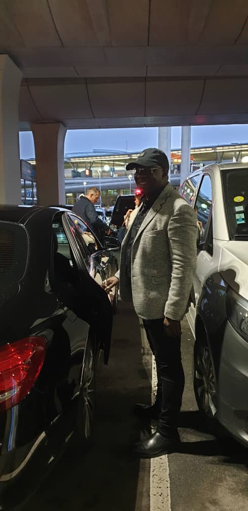 Arrivé du Président Mbagnick Diop ce jour à Paris pour l'organisation pratique des African Leardership Awards à Paris Arrivé du Président Mbagnick Diop ce jour à Paris pour l'organisation pratique des African Leardership Awards à Paris