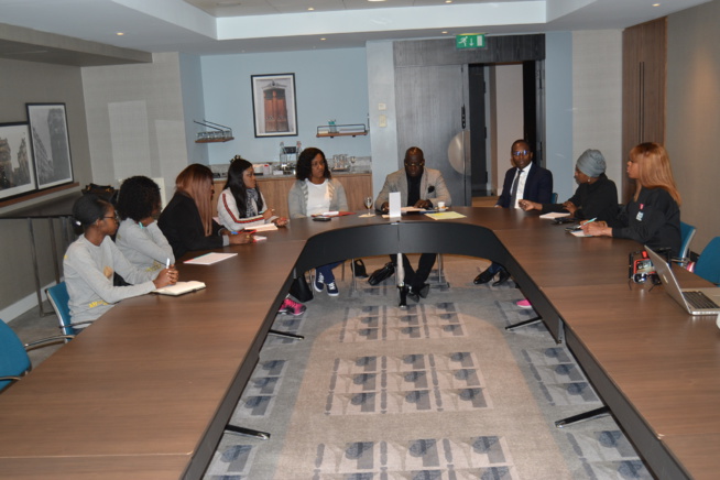 VIDEO ET IMAGES: Direct Paris le président Mbagnick Diop en séance de réunion avec son staff pour la grande réussite des African Leadership Awards ce 02 Novembre au Meridien Etoiles.