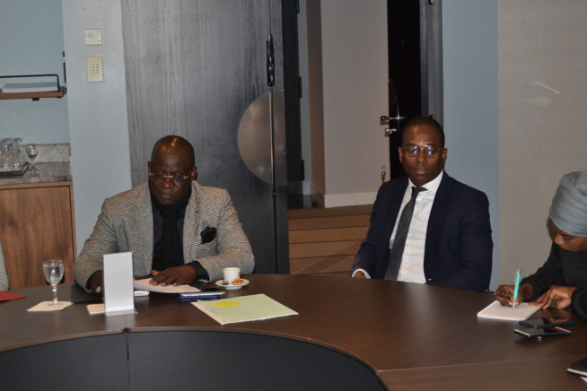 VIDEO ET IMAGES: Direct Paris le président Mbagnick Diop en séance de réunion avec son staff pour la grande réussite des African Leadership Awards ce 02 Novembre au Meridien Etoiles.