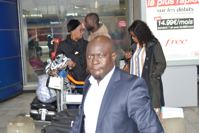 VIDÉO: Arrivées de la première dame du président Mbagnick Diop et sa délégation pour les African Leadership Award à Paris VIDÉO: Arrivées de la première dame du président Mbagnick Diop et sa délégation pour les African Leadership Award à Paris