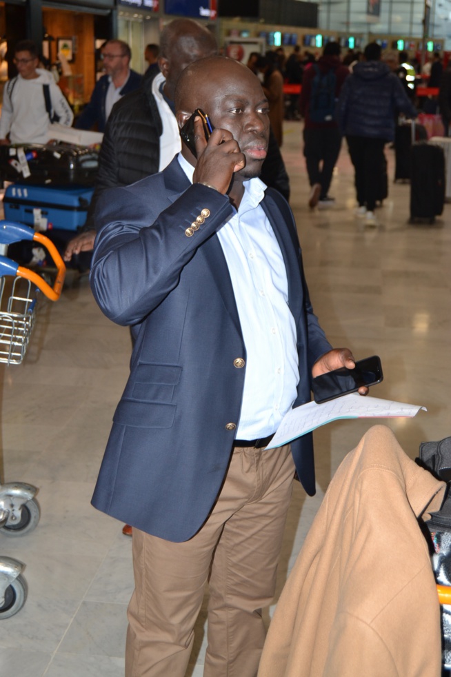 VIDÉO: Arrivées de la première dame du président Mbagnick Diop et sa délégation pour les African Leadership Award à Paris VIDÉO: Arrivées de la première dame du président Mbagnick Diop et sa délégation pour les African Leadership Award à Paris