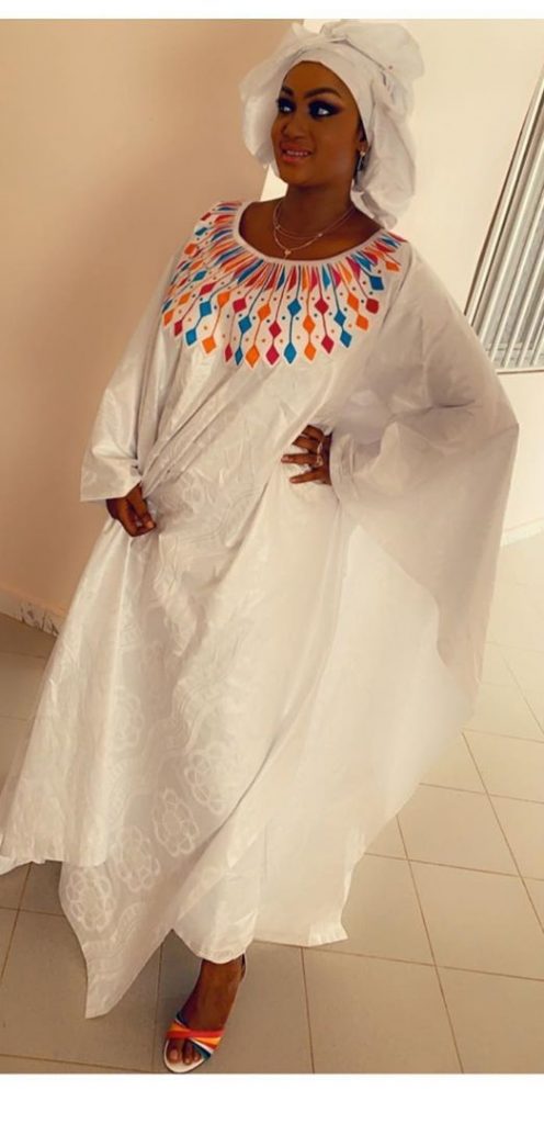 Les nouvelles clichés de Adja Astou, Toute heureuse, en bonne forme Les nouvelles clichés de Adja Astou, Toute heureuse, en bonne forme
