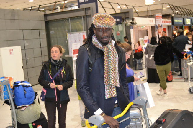 Arrivés de Carlou D, Pape Diouf, Mara Dieng et le staff de rewmi à Paris pour la soirée des African Leadership Award à Paris.
