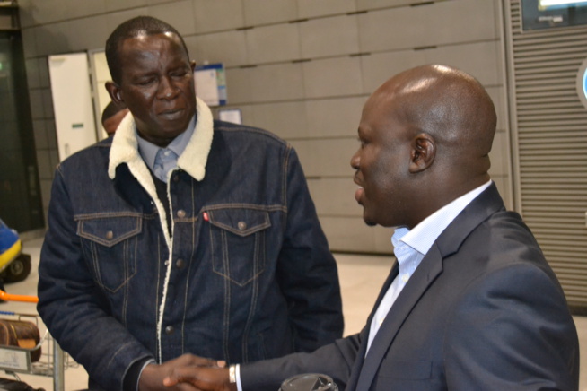 Arrivés de Carlou D, Pape Diouf, Mara Dieng et le staff de rewmi à Paris pour la soirée des African Leadership Award à Paris.