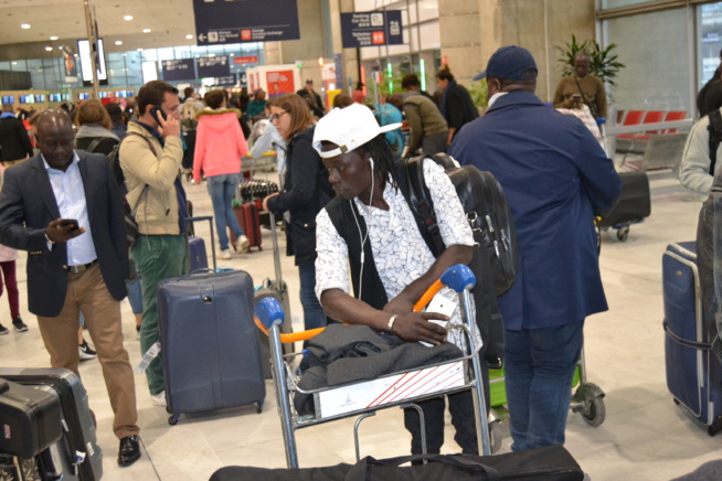 Arrivés de Carlou D, Pape Diouf, Mara Dieng et le staff de rewmi à Paris pour la soirée des African Leadership Award à Paris.