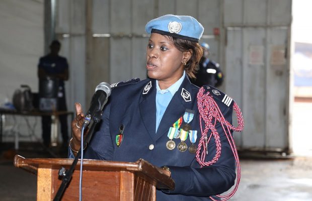 L’histoire fabuleuse de Seynabou Diouf, radiée de la police sénégalaise et nommée « policière de l’année » par l’ONU L’histoire fabuleuse de Seynabou Diouf, radiée de la police sénégalaise et nommée « policière de l’année » par l’ONU