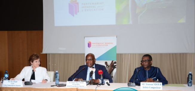 Les images de la signature de convention de Youssou NDOUR au Partenariat mondial pour l’éducation, PME pour l’éducation des enfants dans les pays en voie de développement.