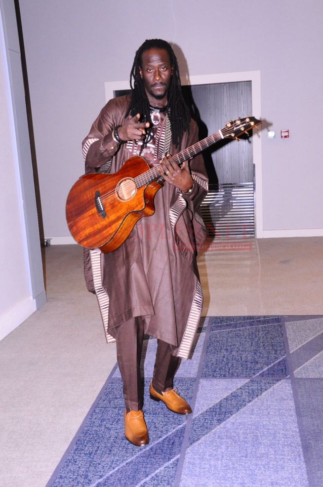 Direct de Paris: ALA 2018 : Carlou D explique son choix et chante Mbagnick Diop