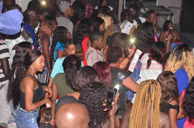 Titi, la lionne de la musique enflamme le Saraba avec son titre de meilleure artiste femelle de l'Afrique de l'Ouest Titi, la lionne de la musique enflamme le Saraba avec son titre de meilleure artiste femelle de l'Afrique de l'Ouest