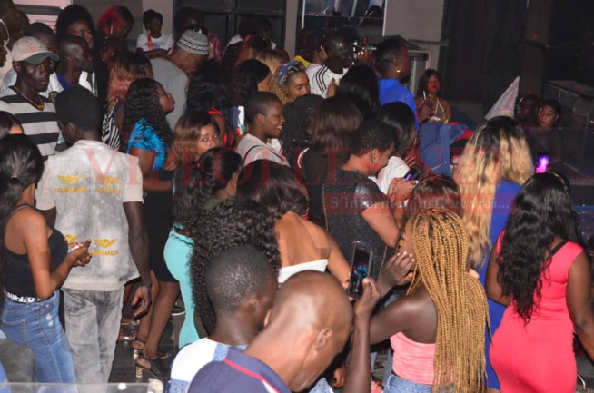 Titi, la lionne de la musique enflamme le Saraba avec son titre de meilleure artiste femelle de l'Afrique de l'Ouest Titi, la lionne de la musique enflamme le Saraba avec son titre de meilleure artiste femelle de l'Afrique de l'Ouest