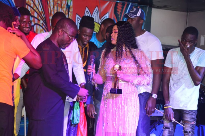 Titi, la lionne de la musique enflamme le Saraba avec son titre de meilleure artiste femelle de l'Afrique de l'Ouest