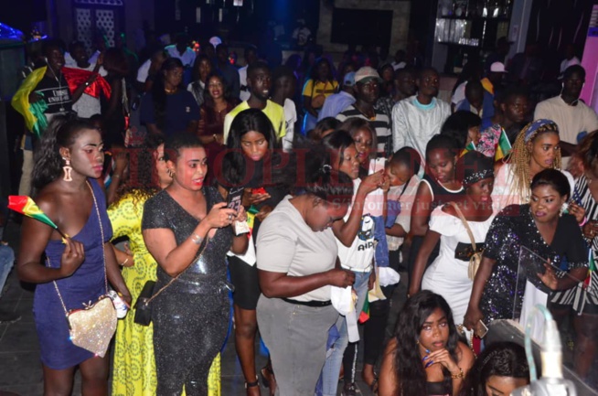 Titi, la lionne de la musique enflamme le Saraba avec son titre de meilleure artiste femelle de l'Afrique de l'Ouest Titi, la lionne de la musique enflamme le Saraba avec son titre de meilleure artiste femelle de l'Afrique de l'Ouest