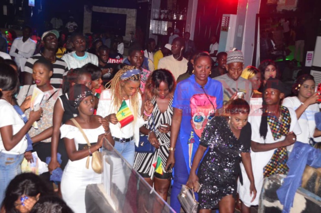 Titi, la lionne de la musique enflamme le Saraba avec son titre de meilleure artiste femelle de l'Afrique de l'Ouest Titi, la lionne de la musique enflamme le Saraba avec son titre de meilleure artiste femelle de l'Afrique de l'Ouest