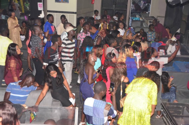 Titi, la lionne de la musique enflamme le Saraba avec son titre de meilleure artiste femelle de l'Afrique de l'Ouest Titi, la lionne de la musique enflamme le Saraba avec son titre de meilleure artiste femelle de l'Afrique de l'Ouest