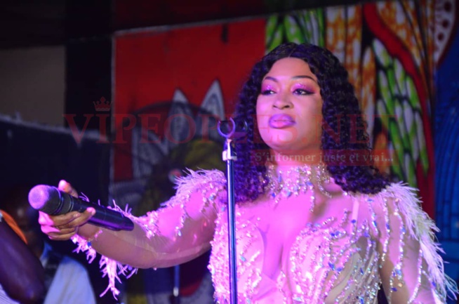 Titi, la lionne de la musique enflamme le Saraba avec son titre de meilleure artiste femelle de l'Afrique de l'Ouest Titi, la lionne de la musique enflamme le Saraba avec son titre de meilleure artiste femelle de l'Afrique de l'Ouest