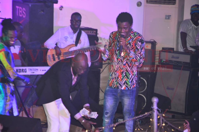 Waly Seck assure son "rakhass" au Penc Mi après la gloire des Dômes de Paris. Regardez les images Waly Seck assure son "rakhass" au Penc Mi après la gloire des Dômes de Paris. Regardez les images