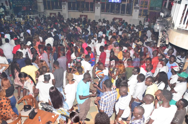 Waly Seck assure son "rakhass" au Penc Mi après la gloire des Dômes de Paris. Regardez les images Waly Seck assure son "rakhass" au Penc Mi après la gloire des Dômes de Paris. Regardez les images