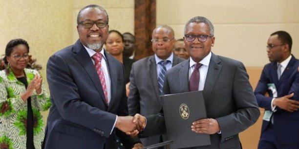 Investissements : le milliardaire Dangote lance une cimenterie et une unité phosphatière au Togo