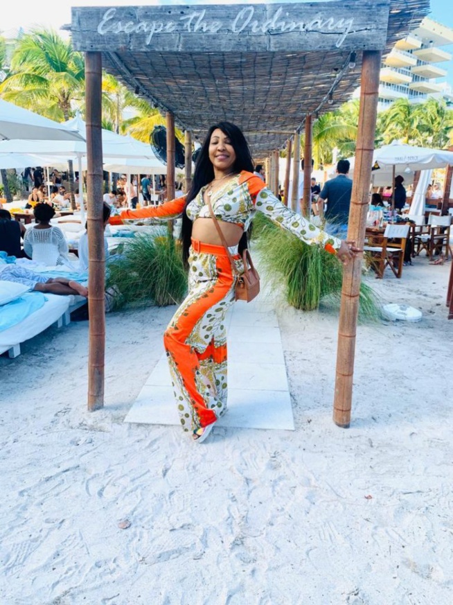 A Miami, Viviane adopte un look ado avec sa fille A Miami, Viviane adopte un look ado avec sa fille