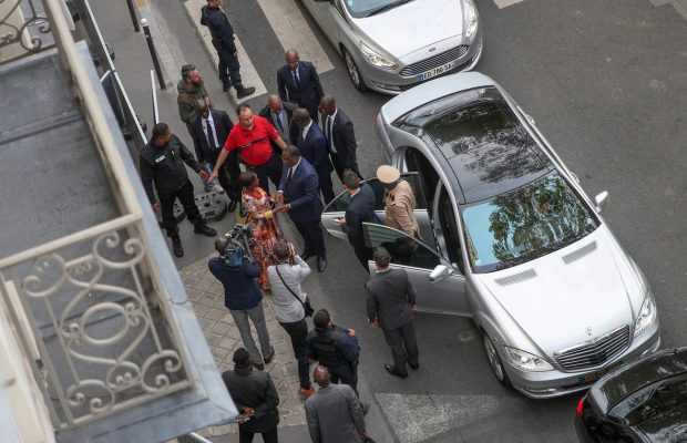 Sommet CEDEAO : Pour rentrer à Dakar, Macky Sall emprunte l’avion de ce président Sommet CEDEAO : Pour rentrer à Dakar, Macky Sall emprunte l’avion de ce président