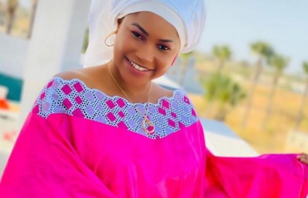 Admirez les dernières Photos de Marichou, rayonnante en Sagnsé Sénégalaise