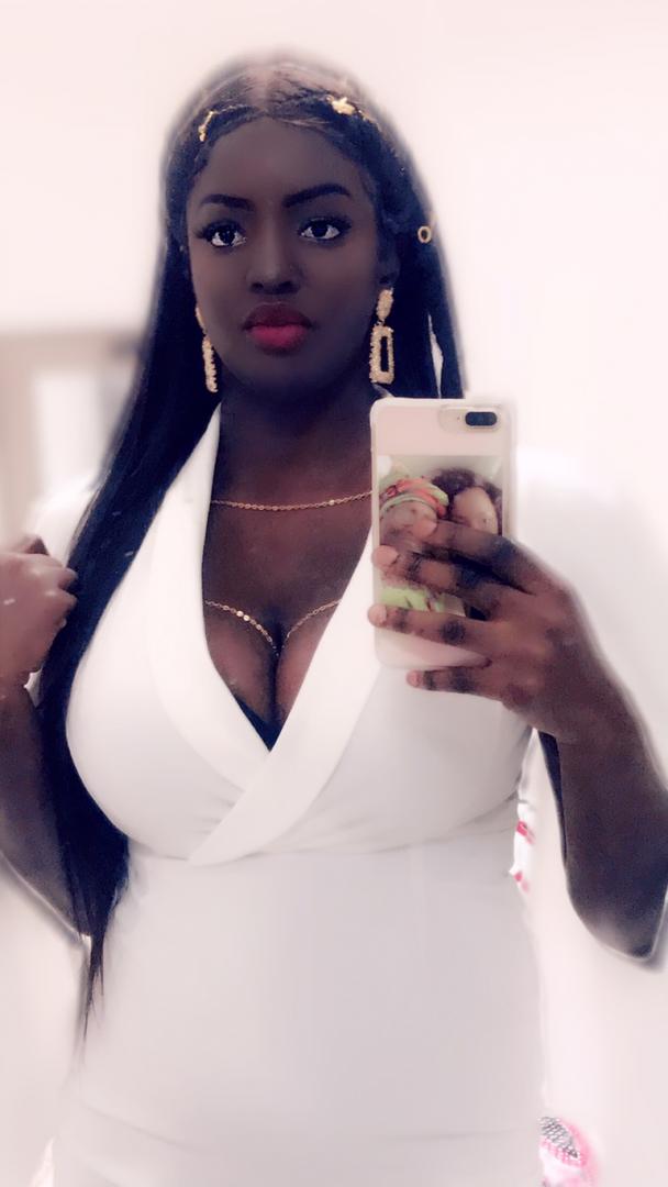 L'actrice Kiné Guéye rayonnante le jour de son anniversaire. L'actrice Kiné Guéye rayonnante le jour de son anniversaire.