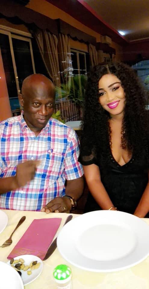 ANNIVERSAIRE: La douce moitié de l'ex ministre Serigne Mbacke Ndiaye souffle une bougie de plus. ANNIVERSAIRE: La douce moitié de l'ex ministre Serigne Mbacke Ndiaye souffle une bougie de plus.