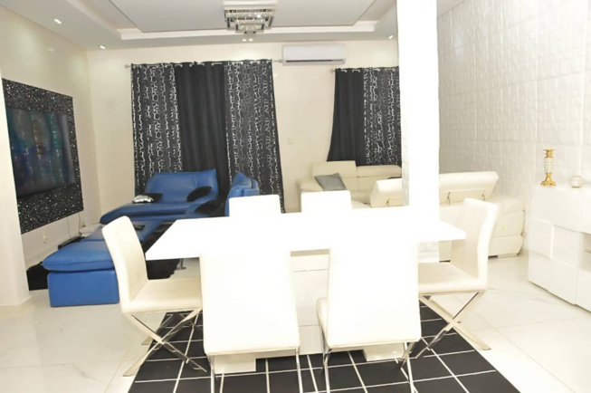 APPARTEMENT MEUBLÉ à louer aux Almadies derrière le Nirvana à 130 000 F CFA/JOUR TÉL 76 573 30 76