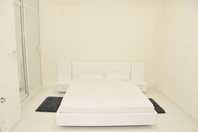 APPARTEMENT MEUBLÉ à louer aux Almadies derrière le Nirvana à 130 000 F CFA/JOUR TÉL 76 573 30 76