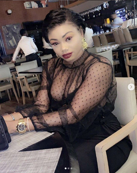 Fraîchement divorcée, l’actrice de la série « Idoles » Abby provoque les hommes avec des clichés « Hot » sur les réseaux sociaux