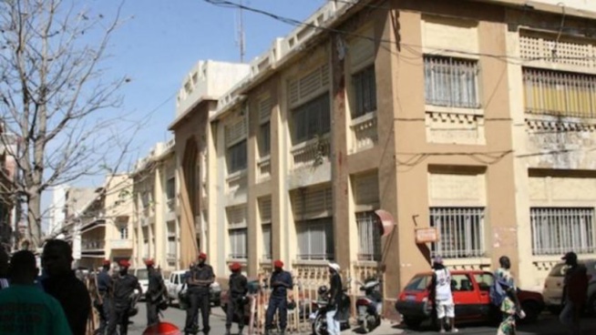 Pour les beaux yeux d’une « charmante » plaignante: Un inspecteur de police des Hlm «séquestre» une bonne domestique Pour les beaux yeux d’une « charmante » plaignante: Un inspecteur de police des Hlm «séquestre» une bonne domestique