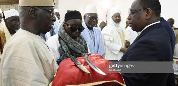 Sabre d'El Hadji Oumar Tall: Il ne s'agit pas d'une restitution, mais plutôt d'un "prêt de 5 ans" au Sénégal Sabre d'El Hadji Oumar Tall: Il ne s'agit pas d'une restitution, mais plutôt d'un "prêt de 5 ans" au Sénégal