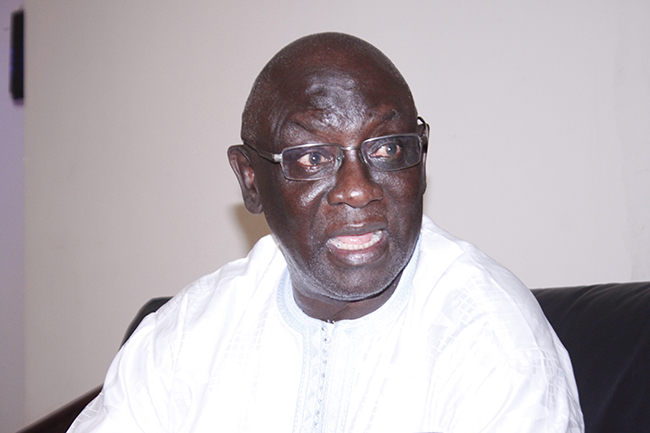 Escroquerie foncière: Le beau-père de Macky Sall accusé d’avoir grugé une cinquantaine de personnes de plus d'un milliard Escroquerie foncière: Le beau-père de Macky Sall accusé d’avoir grugé une cinquantaine de personnes de plus d'un milliard