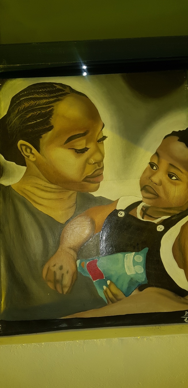 Le jeune artiste Pape Moussa Mbaye présente ses oeuvres d'art à la place du souvenir Africaine. Le jeune artiste Pape Moussa Mbaye présente ses oeuvres d'art à la place du souvenir Africaine.