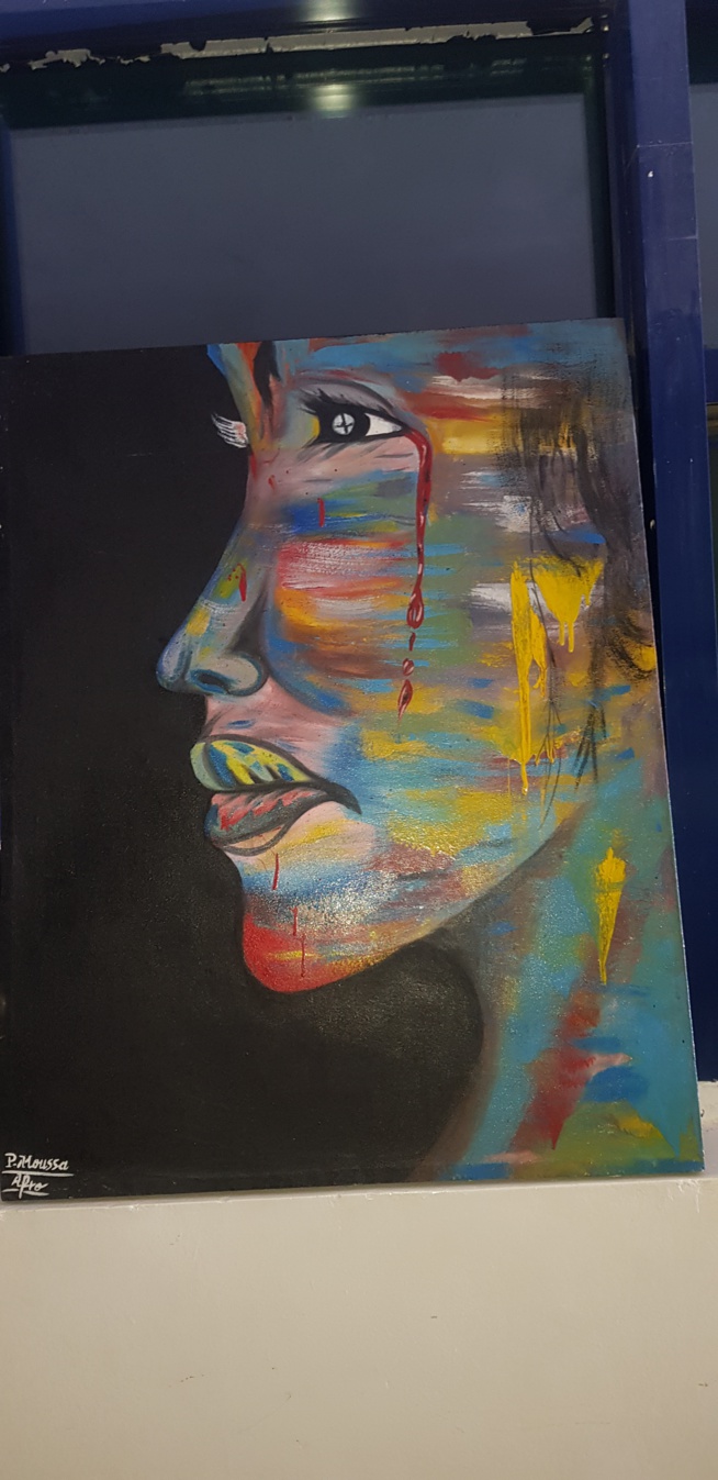 Le jeune artiste Pape Moussa Mbaye présente ses oeuvres d'art à la place du souvenir Africaine. Le jeune artiste Pape Moussa Mbaye présente ses oeuvres d'art à la place du souvenir Africaine.