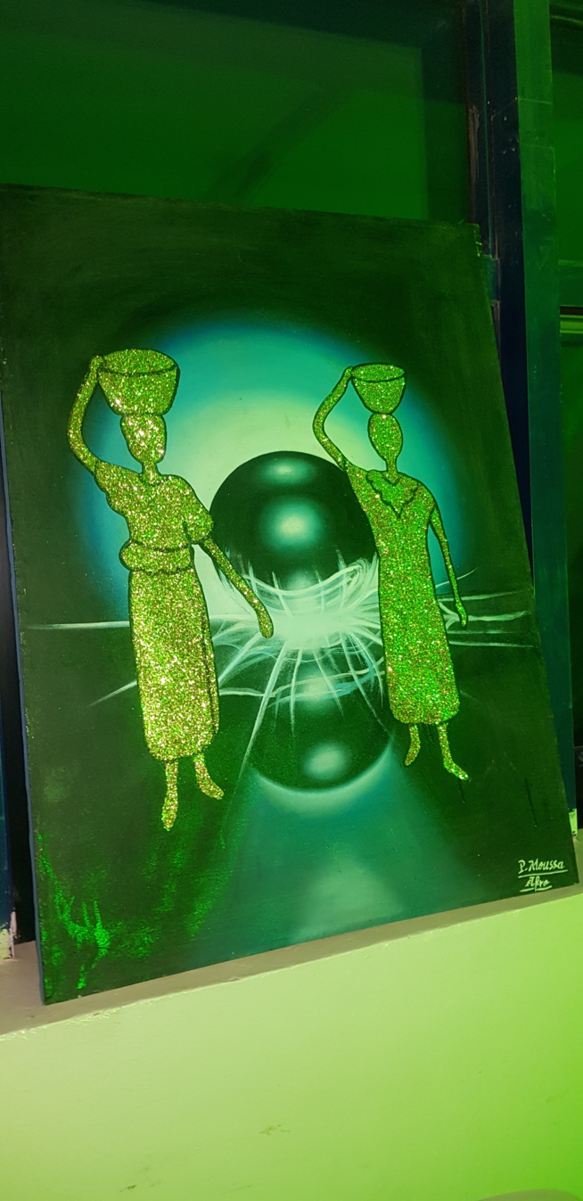 Le jeune artiste Pape Moussa Mbaye présente ses oeuvres d'art à la place du souvenir Africaine. Le jeune artiste Pape Moussa Mbaye présente ses oeuvres d'art à la place du souvenir Africaine.