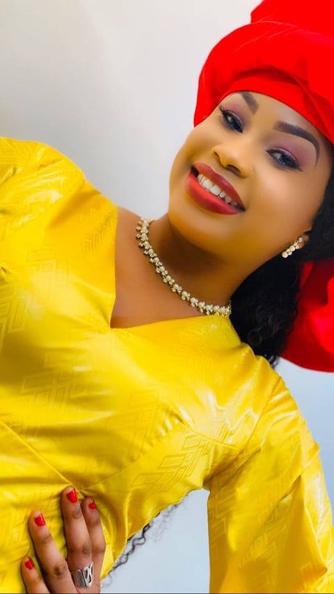 Marichou Diop rayonnante en “sagnsé” Sénégalaise Marichou Diop rayonnante en “sagnsé” Sénégalaise