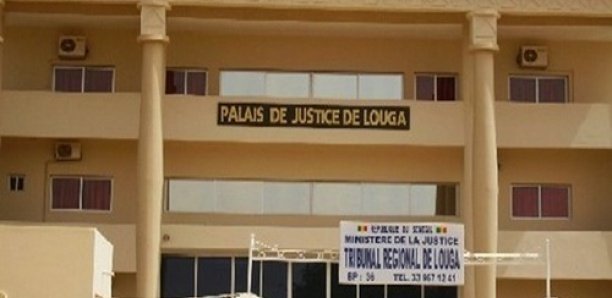 URGENT : le Tribunal de Louga vandalisé, plusieurs personnes blessées URGENT : le Tribunal de Louga vandalisé, plusieurs personnes blessées