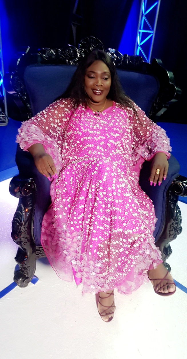 VIDEO: Dans les coulisses de célébrité en ligne avec sans complexe avec Ndella Madior