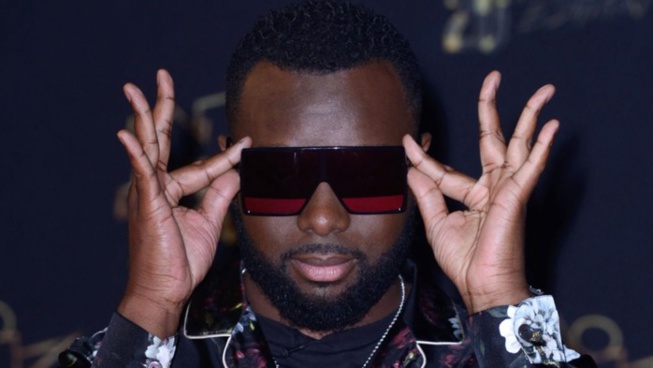 Maître Gims: Ce détail qui inquiète énormément ses fans après la diffusion de son nouveau clip Maître Gims: Ce détail qui inquiète énormément ses fans après la diffusion de son nouveau clip