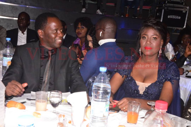 GALA TERROU WAR TOUR: La diva Coumba Gawlo séduit son public dans une tenue classe et élégante en rouge vif. GALA TERROU WAR TOUR: La diva Coumba Gawlo séduit son public dans une tenue classe et élégante en rouge vif.